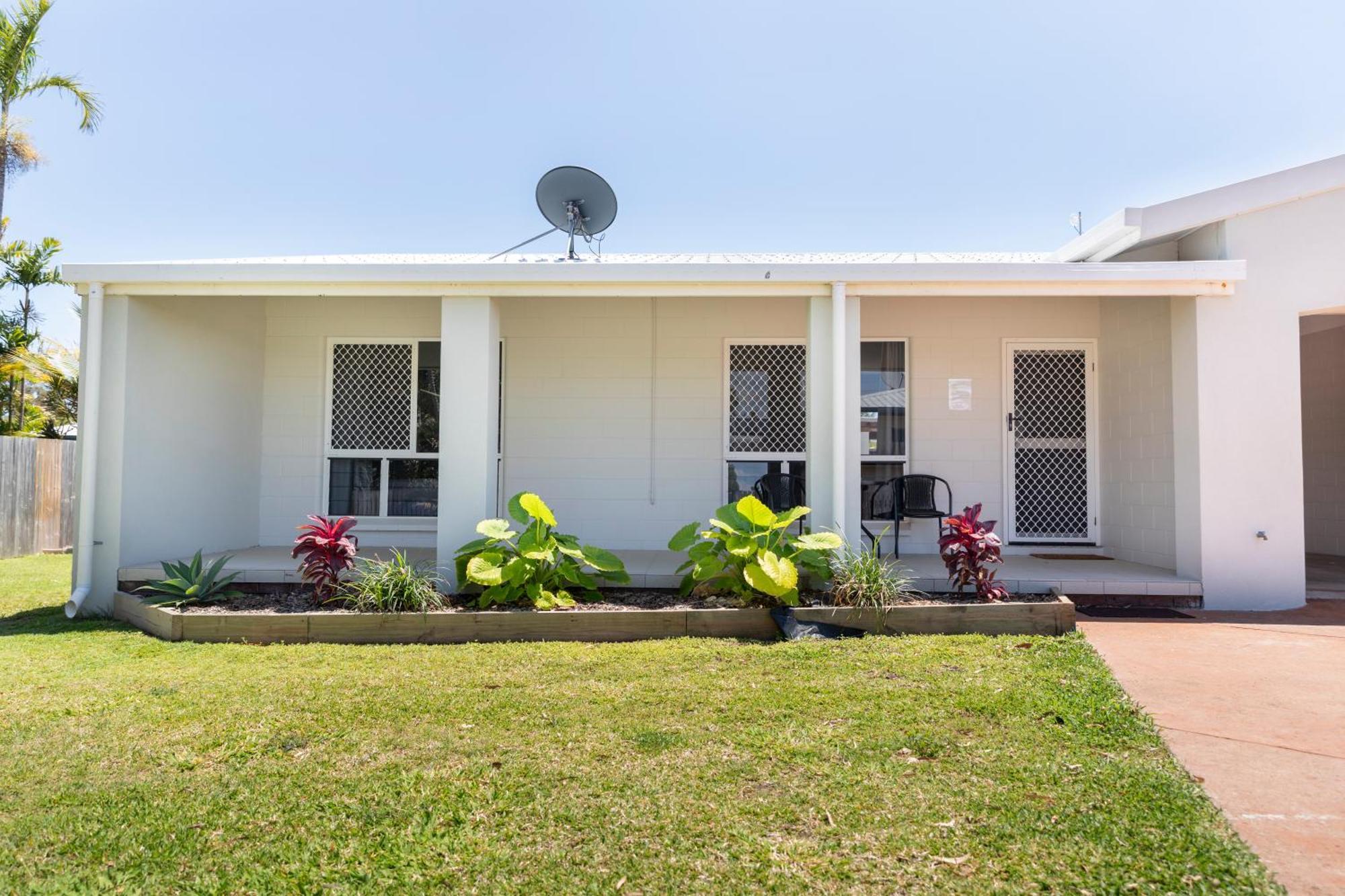 Palm View Holiday Apartments Bowen Exterior foto