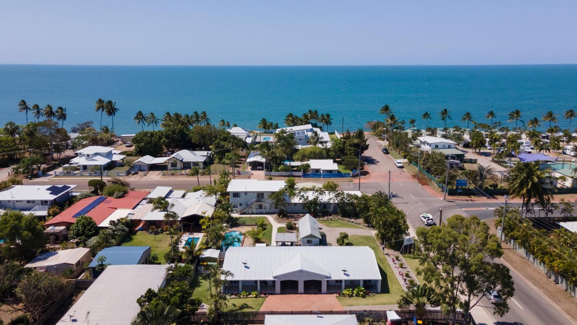 Palm View Holiday Apartments Bowen Exterior foto