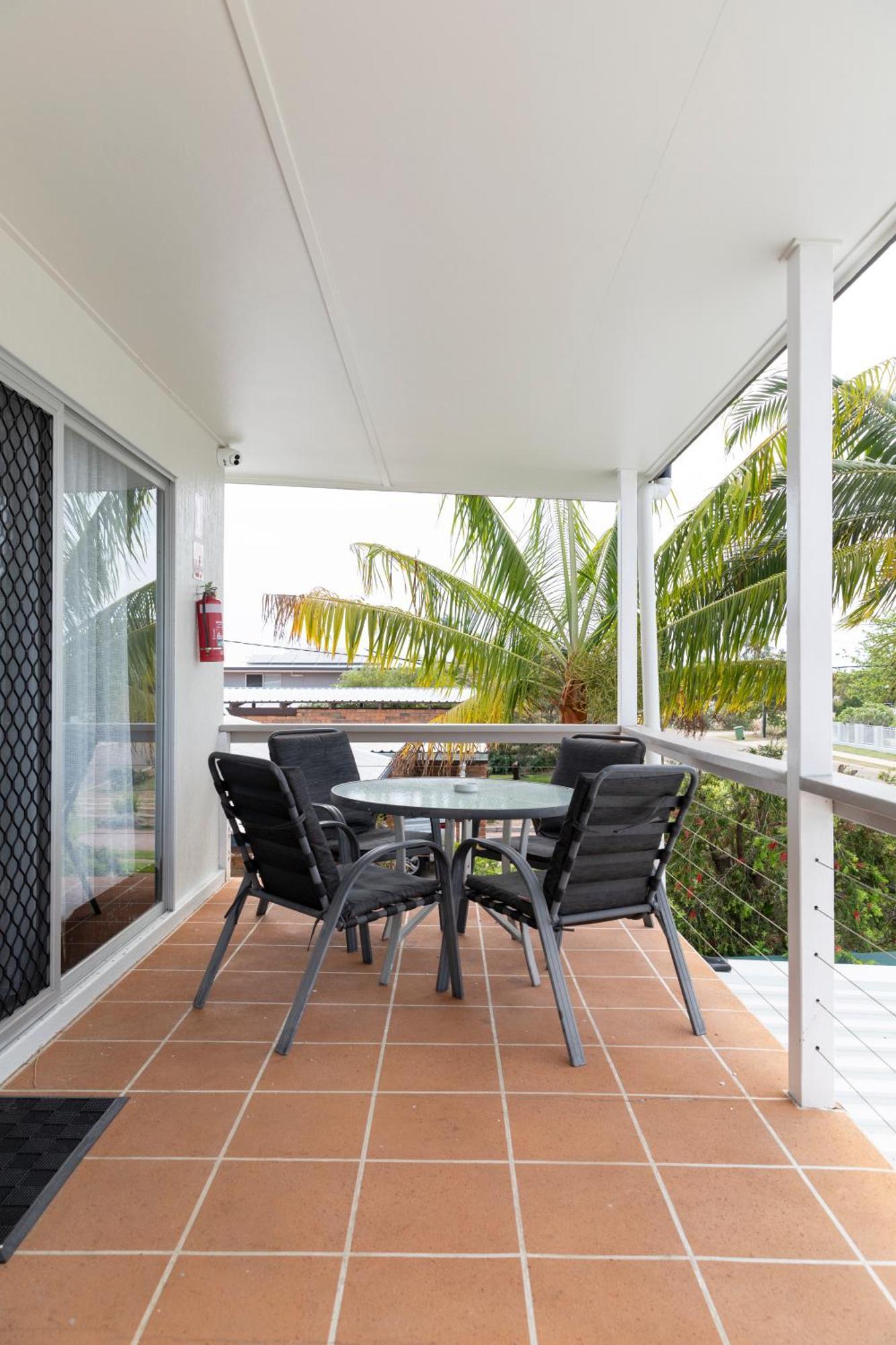 Palm View Holiday Apartments Bowen Exterior foto